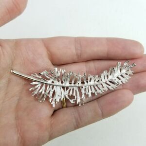 Vintage Feather Shape Silver Tone Brooch, Unique Design, Unisex Lapel Pin